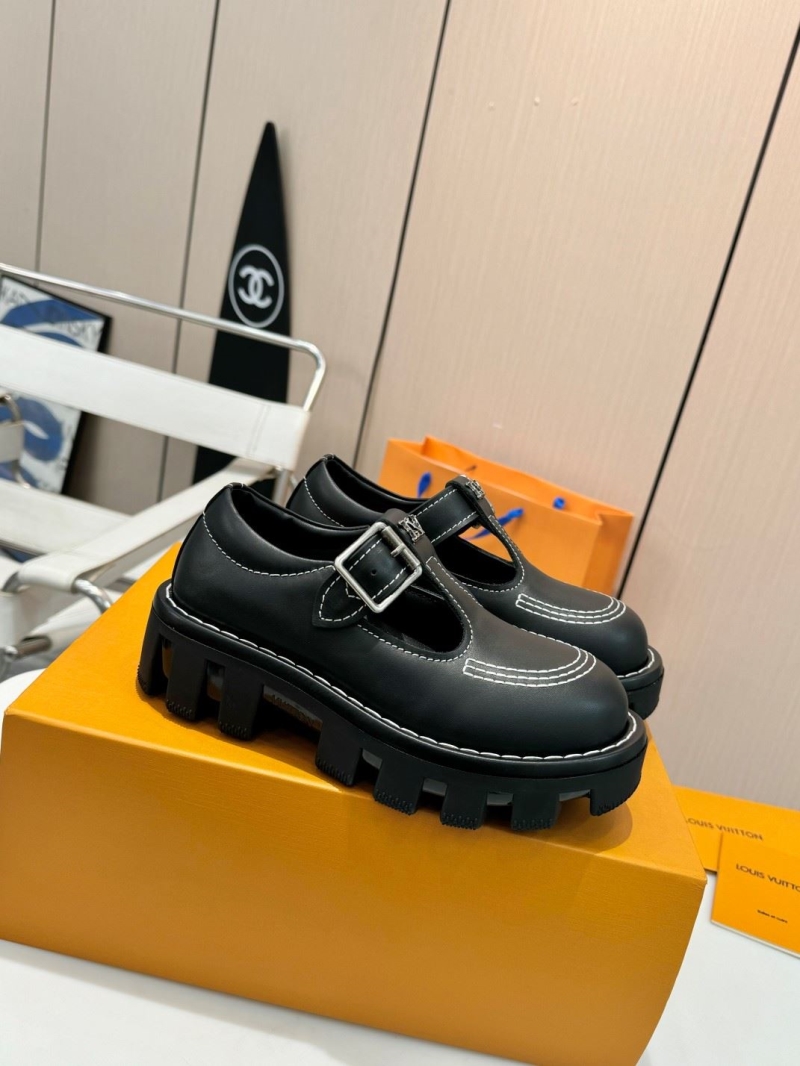 l0vis Vvtt0n loafers